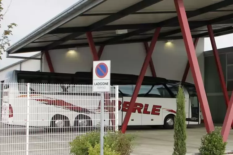 Keine Fahrg&auml;ste im Terminal: Auch bei Eberle Reisen an der Langstra&szlig;e in Hochdorf-Assenheim sind alle Fahrten abgesagt und die B