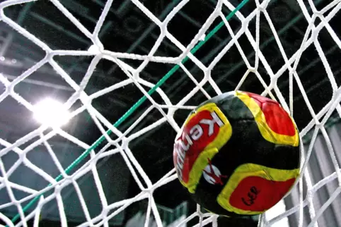 Wann der Handball wieder richtig fliegt und im Tor einschlägt, ist unklar. Der Deutsche Handball-Bund will in acht Stufen zurück