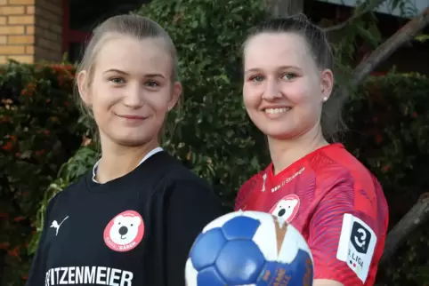 Hoffen auf ihren Durchbruch bei den Kurpfalz-Bären: die Nachwuchs-Handballerinnen Selina Renner (links) und Sarina Genova.
