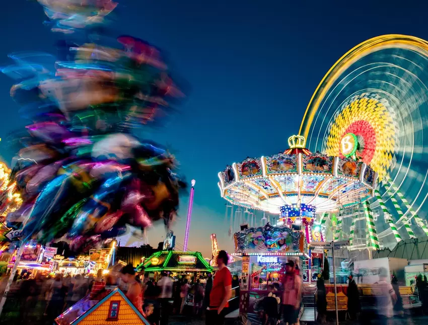 GROßVERANSTALTUNGEN: Volksfeste, Festivals, große Sportveranstaltungen mit Publikum und Messen sind bis mindestens 31. August bu