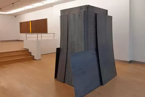 Von Madeleine Dietz in Speyer zu sehen: „Entfestung“ (vorne) und „Singen und Klagen“.