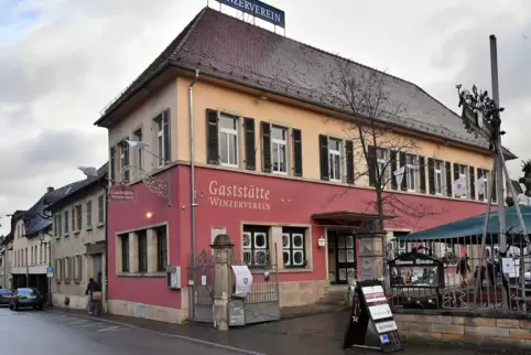 Umbau des Obergeschosses geht unabhängig von Schließung weiter: Gaststätte des Winzervereins Deidesheim. 