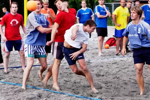Immer ein Vergnügen: Beachhandball, hier ein Turnier aus der Anfangszeit 2005 in Heiligenstein.