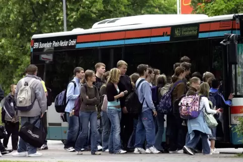 Wegen des eingeschränkten S-Bahn-Verkehrs gibt es einen zusätzlichen Bus nach Speyer.