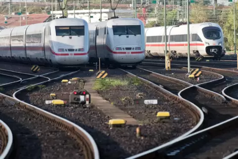 Während der Corona-Krise hat die Deutsche Bahn ihr Fernzugangebot zwar reduziert, aber rund drei Viertel des gewohnten Angebots 