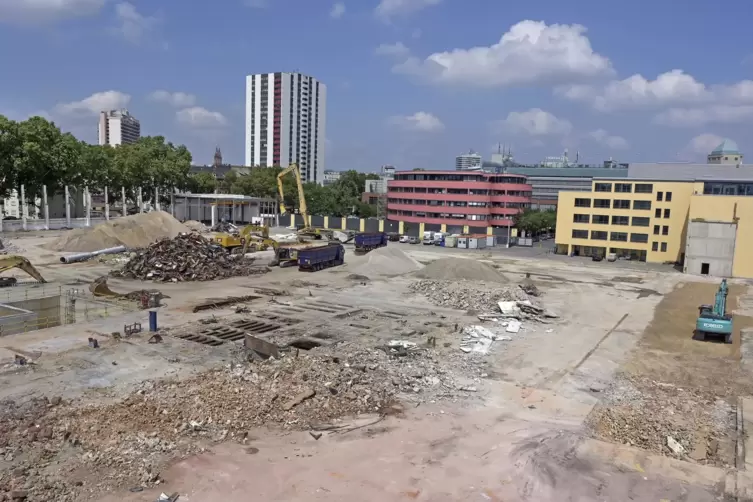 Baustelle auf dem ehemaligen Halberg-Areal: Hier soll das Ludwigs-Quartier entstehen.