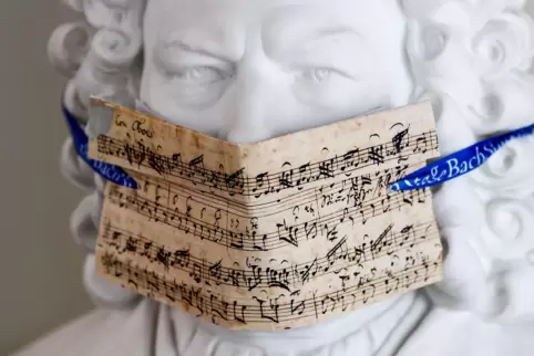 Ins Museum nur mit Mundschutz: Auch eine Büste Johann Sebastian Bachs bleibt nicht verschont Ins Museum nur mit Mundschutz: Auch eine Büste Johann Sebastian Bachs bleibt nicht verschont