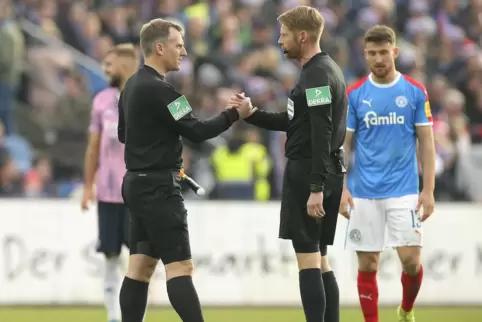 Das rheinland-pfälzische Vorzeige-Duo der Fußball-Schiedsrichter: Christian Dingert (rechts) und Tobias Christ. Sie sind am Woch