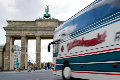 Beliebt vor allem bei älteren Menschen: Reisen mit dem Bus. 