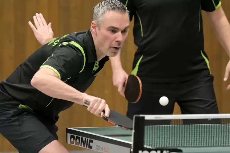 Auch Tischtennisspieler m&uuml;ssen sich fit halten: Alexander Weiler.