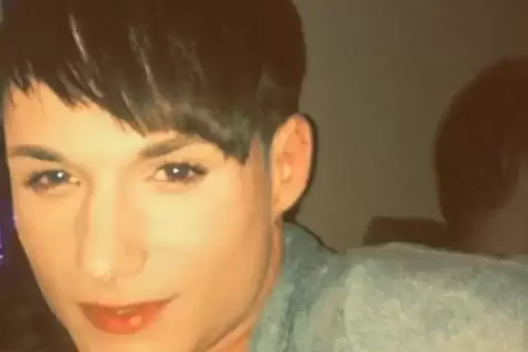 Mit 20 Jahren: Damals hie&szlig; Alessia noch Sandro.