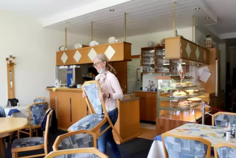 Die Chefin vom Café Schaaf, Silvia Meyer, hat sich gut auf die Gastroöffnung vorbereitet.