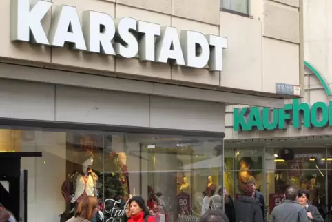 Bei Galeria Karstadt Kaufhof geht es um Tausende Arbeitsplätze an mehreren Dutzend Standorten, die Medienberichten zufolge gesch