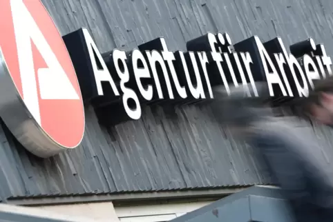 Allein in Rheinland-Pfalz meldeten bis Ende April mehr als 36.000 Betriebe bei der Arbeitsagentur Kurzarbeit an.