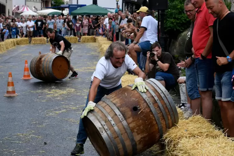 F&auml;sser werden in diesem Jahr nicht &uuml;ber die Gro&szlig;karlbacher Stra&szlig;en gerollt. 