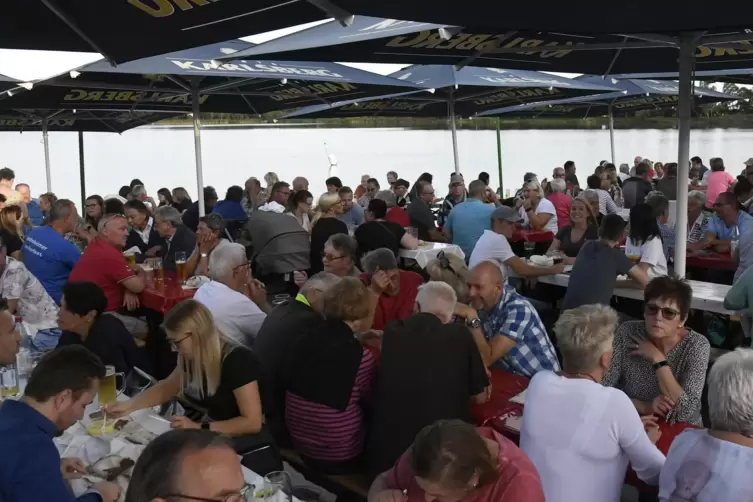 Volle Zelte, wie beim Fischerfest in Lambsheim im vergangenen Jahr, sind in Zeiten der Pandemie undenkbar.