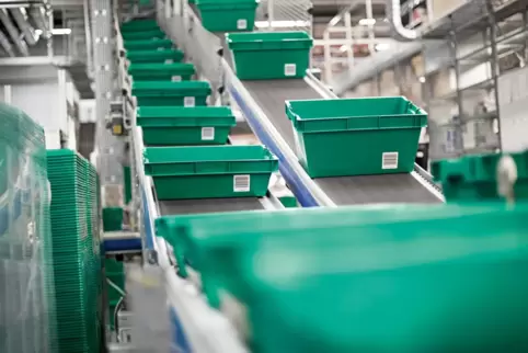Im Pharmagroßhandel ist Phoenix mit 163 Verteilzentren in 27 europäischen Ländern aktiv und beliefert Apotheken und medizinische