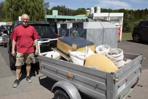 Hat den Wagen voll geladen: Walter Amann. Kein Wunder, hat der Landstuhler doch das Badezimmer renoviert. 