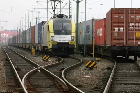 Die Konkurrenten der Deutschen Bahn haben im Schienengüterverkehr mittlerweile einen Marktanteil von über 50 Prozent. Ein Schwer