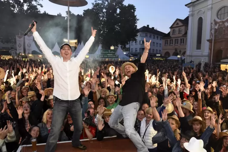Bad in der Menge: die Grabosyk-Frontleute Chris Gass und Olli Herrmann.