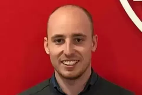Alexander Beuerle, Spielertrainer des SV Lemberg und hauptamtlich beim FCK tätig, will Schiedsrichter werden.