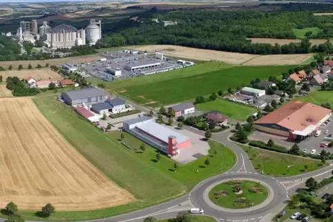 Nicht mehr neben der Feuerwehr (linker Bildrand), sondern neben dem Wasgau-Markt soll die Aldi-Filiale gebaut werden.