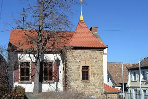Mittlerweile ein Schmuckstück: das einst baufällige Wachhäusel neben der Kirche in Forst.
