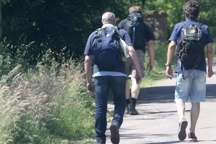 Auch in Weyher waren M&auml;nnergruppen unterwegs, hier auch mit dem n&ouml;tigen Abstand. 