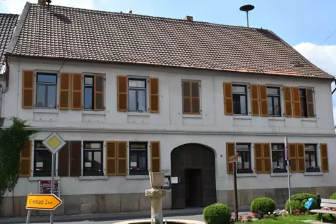 Für die notwendigen Schreinerarbeiten an den Fenstern des Alten Schulhauses haben die Ratsmitglieder keinen Auftrag vergeben.