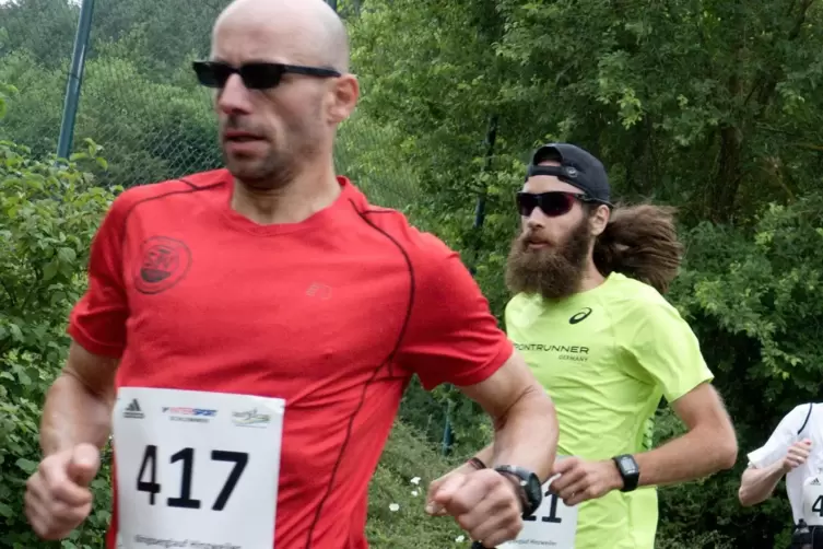 Andr&eacute; Bour beim K&ouml;nigsberglauf 2019 vor Max Kirschbaum. 