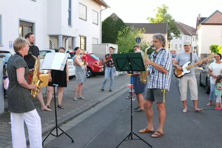 In einer ganz bestmmten Straße in Freinsheim ist abends musikalisch einiges geboten.