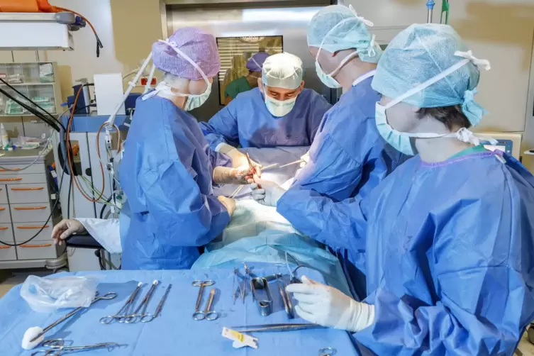In Krankenhäusern finden nun auch wieder geplante Operationen statt.