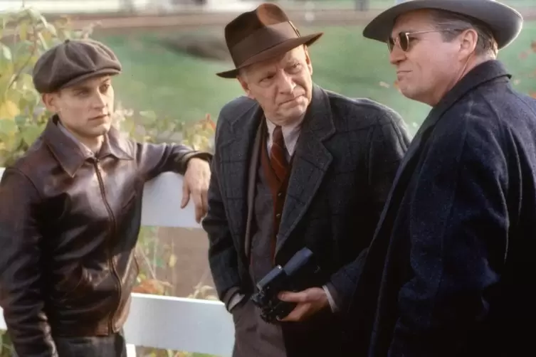 Tobey Maguire, Chris Cooper und Jeff Bridges (von links) wollen aus Seabiscuit einen Champion machen.