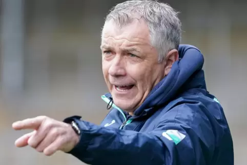 Am Spielfeldrand beim ersten Sieg 2020: Jürgen Ehrmann am 1. März beim 4:1-Erfolg der TSG-Frauen über den SC Freiburg. 
