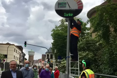 Die digitale Geschwindigkeitsanzeige soll Temposünder darauf aufmerksam machen, dass sie zu schnell unterwegs sind.