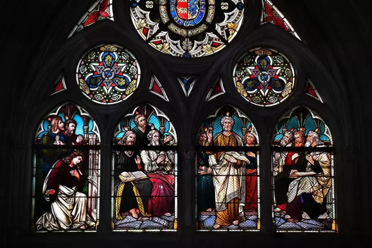 Die Pfingstfenster der Gedächtniskirche in Speyer. 