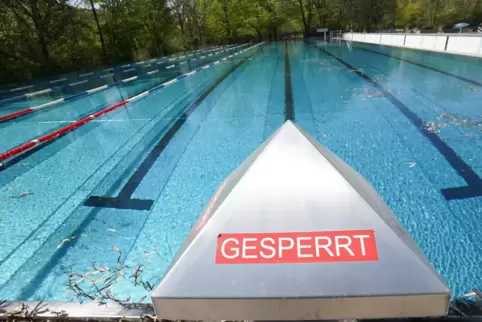 Der Sprung ins Nass soll ab Mittwoch wieder möglich sein – aber die Auflagen sind beachtlich.