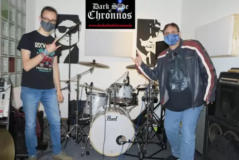 Das dritte Album des Hardrock-Duos „Dark Side of Chronnos“ aus Haßloch und Edenkoben trägt den Titel „Turn Of The Times“, also Z