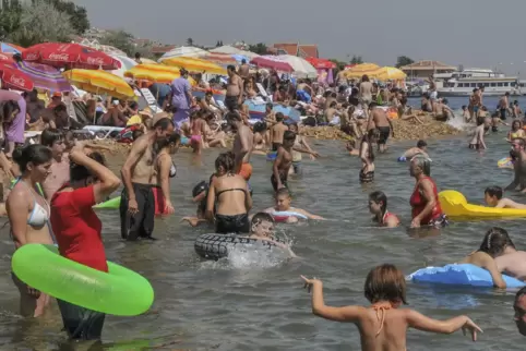 „Das ham’ mer uns verdient!“ : Wer das Urlaubsverhalten des Herdentiers Mensch hinterfragt, hat die Masse gegen sich. 