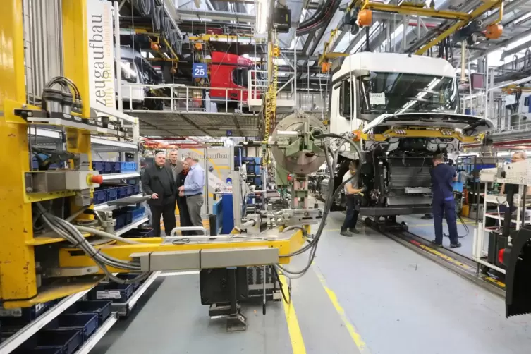 Die Produktion im Lkw-Werk läuft ab Juni wieder im Zwei-Schicht-Betrieb.