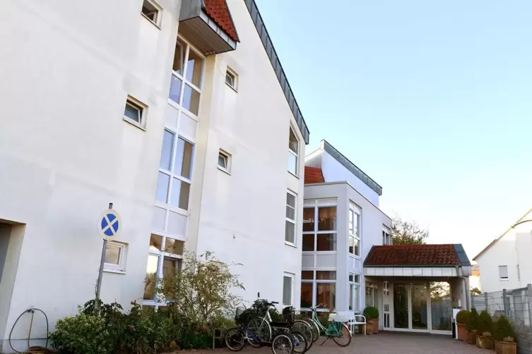 In der Speyerer Stra&szlig;e in Dudenhofen: das Seniorenheim Sankt Sebastian, das die Incura-Gruppe betreibt. 