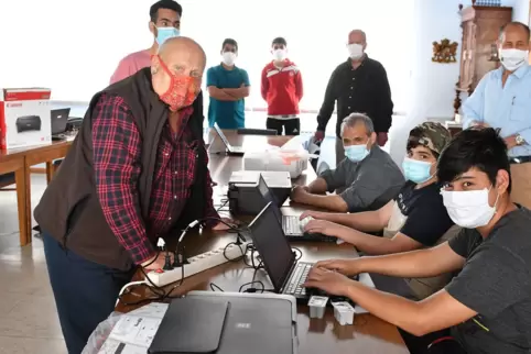  Eberhard Linke und seine Mitstreiter haben dafür gesorgt, dass Flüchtlingskinder nicht mehr vom digitalen Unterricht ausgeschlo