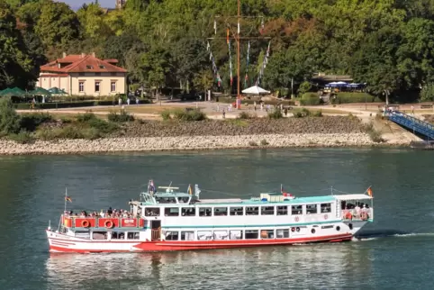 Das Ausflugsschiff Pfälzerland fährt ab Pfingstsonntag wieder mit Gästen über den Rhein. 