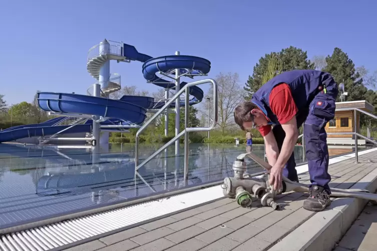 Diie Becken des Willersinn-Freibads sind schon seit April bef&uuml;llt. 