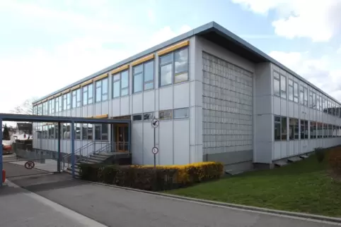 Auch am Standort der Realschule plus Edenkoben in der Luitpoldstraße wird ein Aufzug eingebaut.