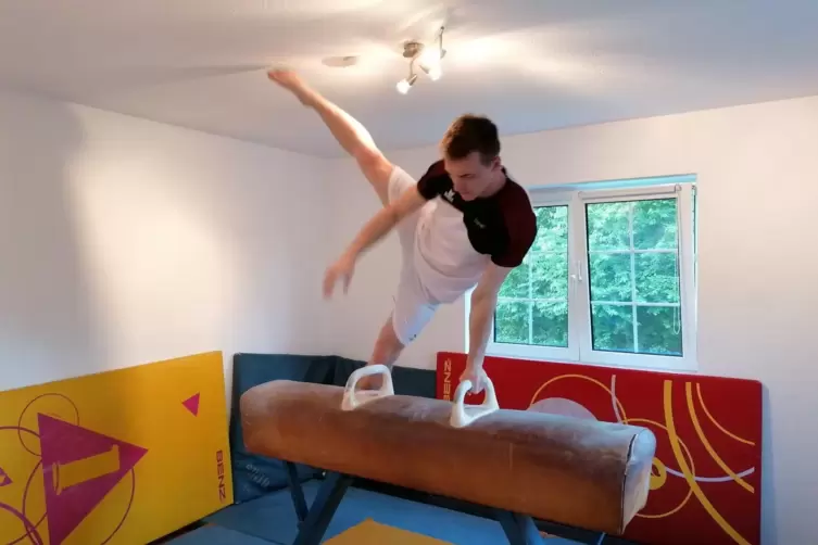 Am Pferd: Daniel Eichhorn.