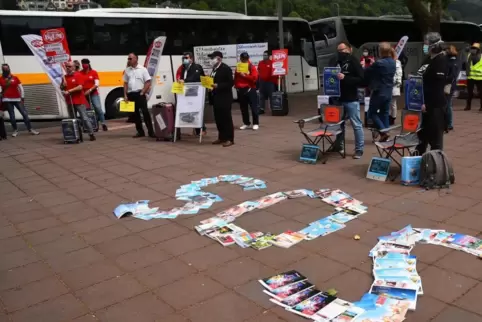 Demonstration für Reisebüros und Reiseanbieter in Heidelberg: Auch Pfälzer haben sich daran beteiligt. Demonstration für Reisebüros und Reiseanbieter in Heidelberg: Auch Pfälzer haben sich daran beteiligt.
