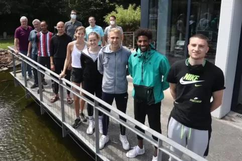 Die Wattenscheider Topathleten (von rechts) Marius Probst, Amanal Petros, Nils Voigt, Anna Gehring, Esther Jacobitz, Hendrik Pfe