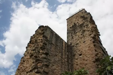 Testlauf an Pfingsten: Am Sonntag und Montag dürfen wieder Gäste in die Burgschänke der Wachtenburg. Der Bergfried sowie der obe