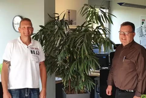 Stefan Fielder, künftiger Wehrleiter der Verbandsgemeinde Maxdorf, und Verbandsbürgermeister Paul Poje. 